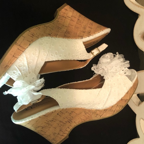 White wedge heels - Picture 5 of 7